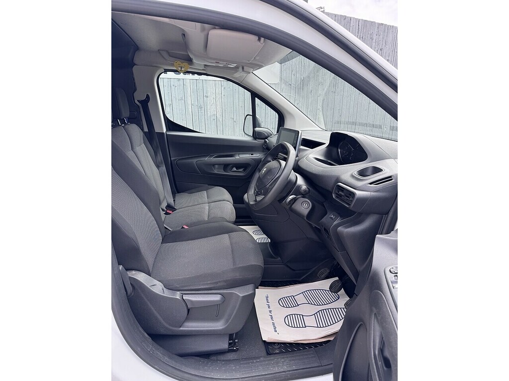 Peugeot Partner Bluehdi 1000 Professional Premium White #2
