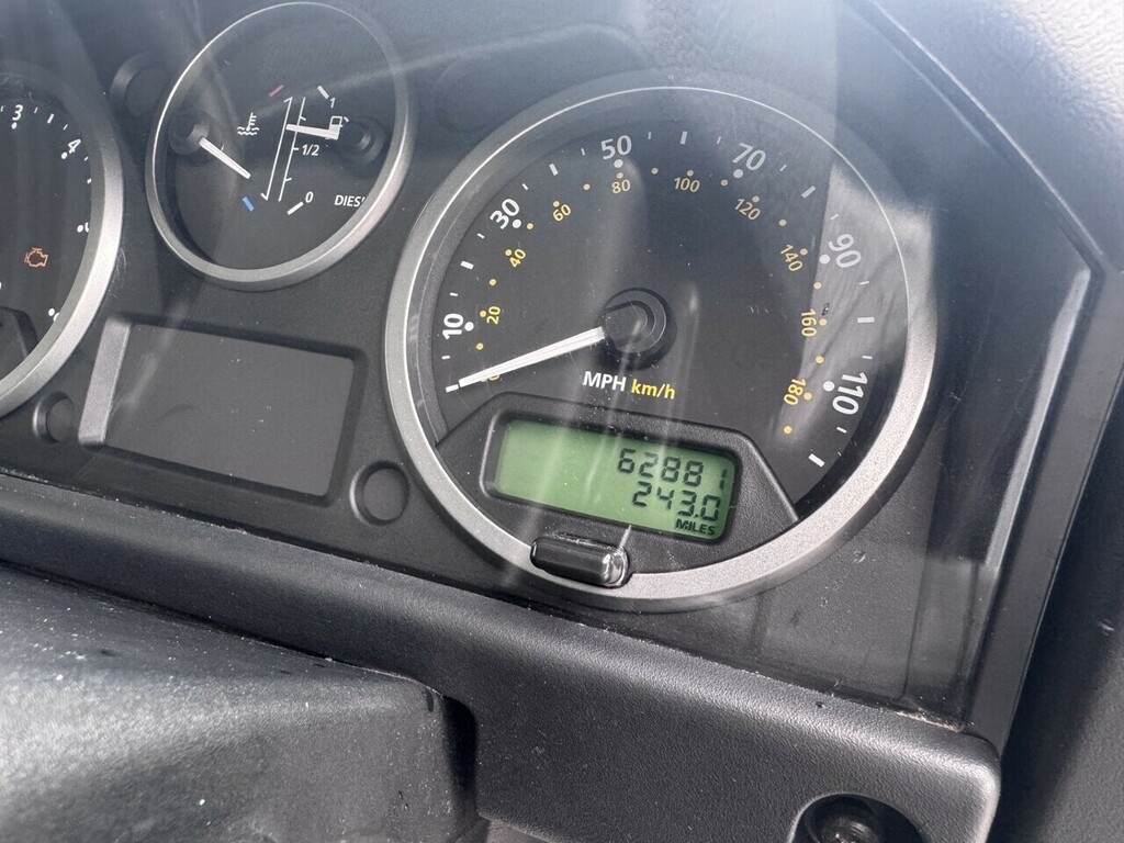 Land Rover Defender 90 2.2L Null Green #10