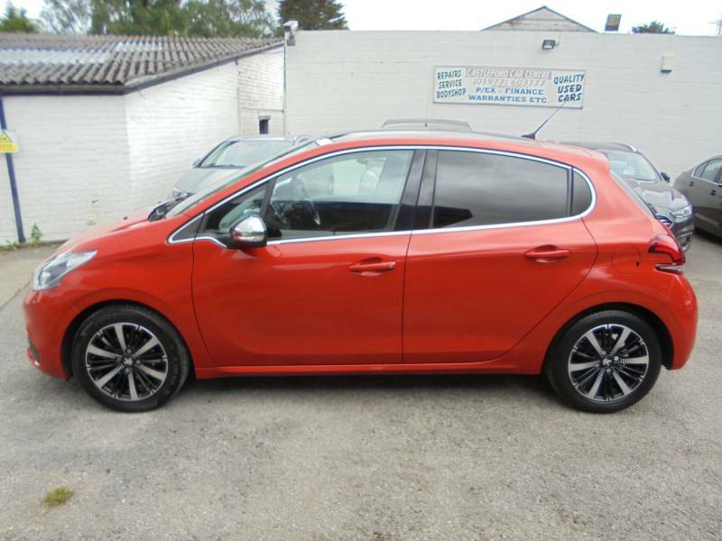 Peugeot 208 1.2 Puretech Allure Premium Orange #6