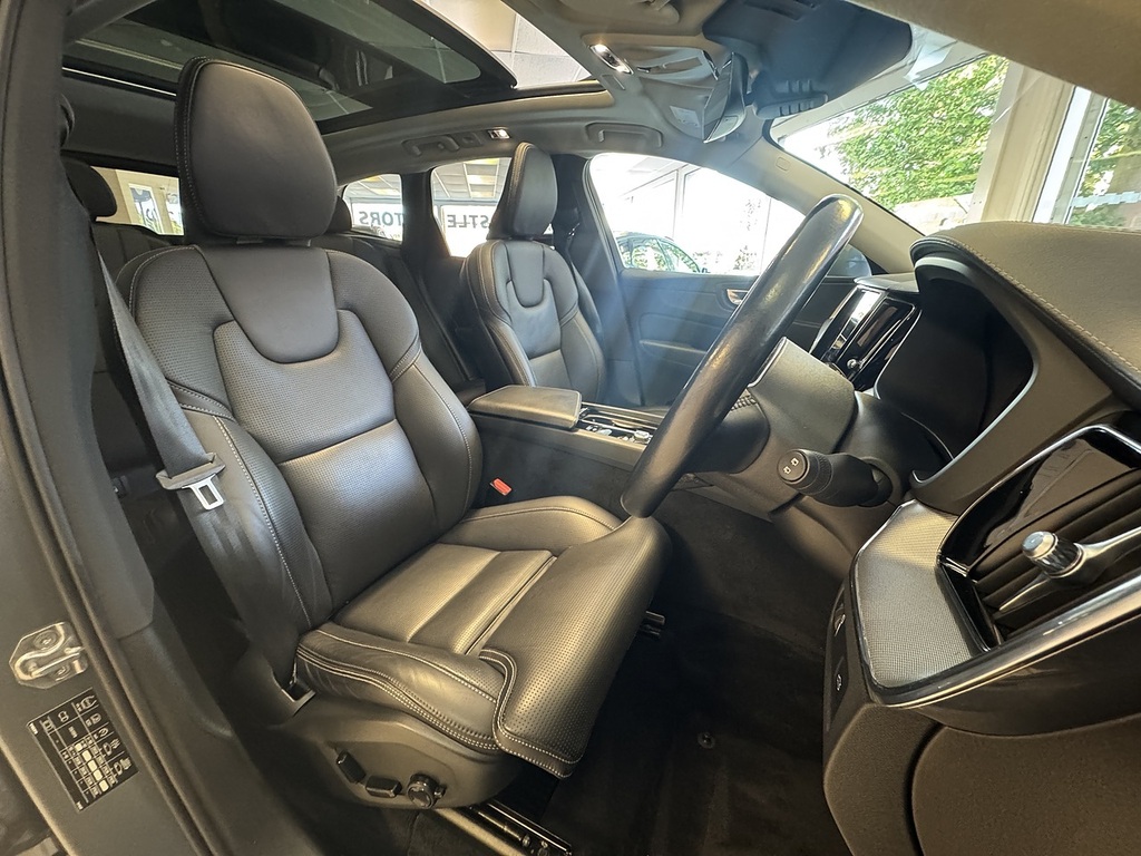 Volvo XC60 R-design Black #13