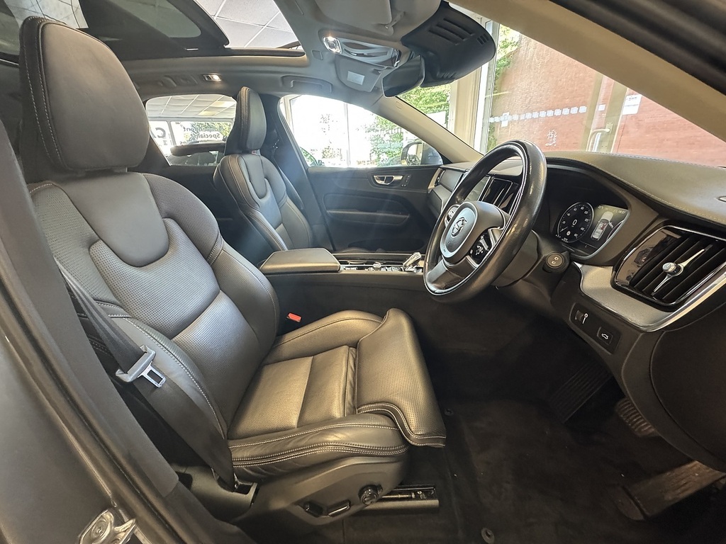 Volvo XC60 R-design Black #12