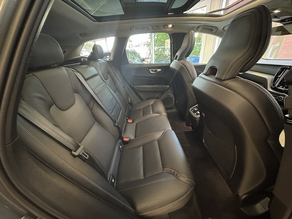 Volvo XC60 R-design Black #15