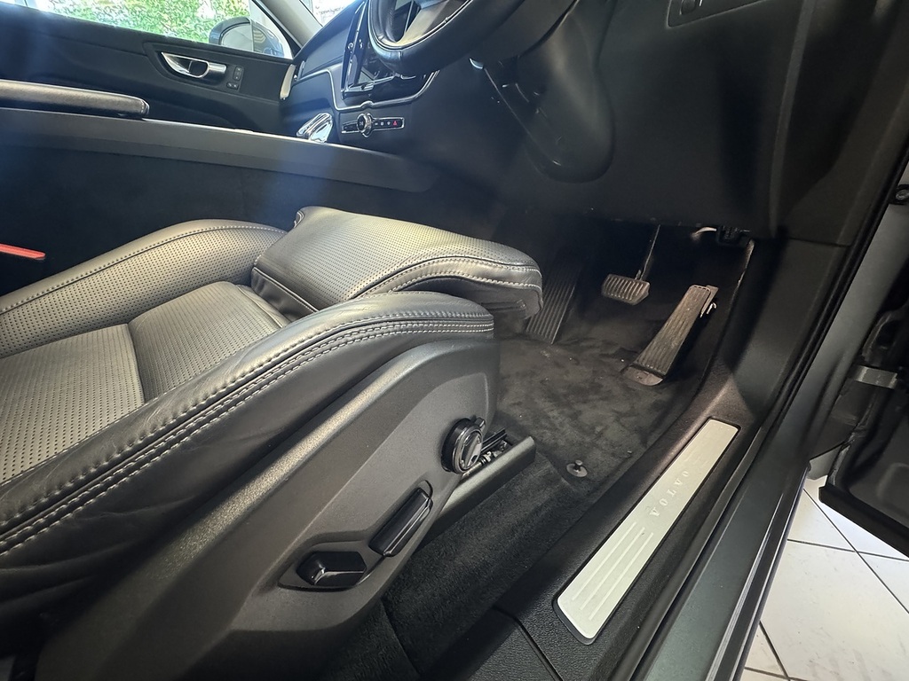 Volvo XC60 R-design Black #37