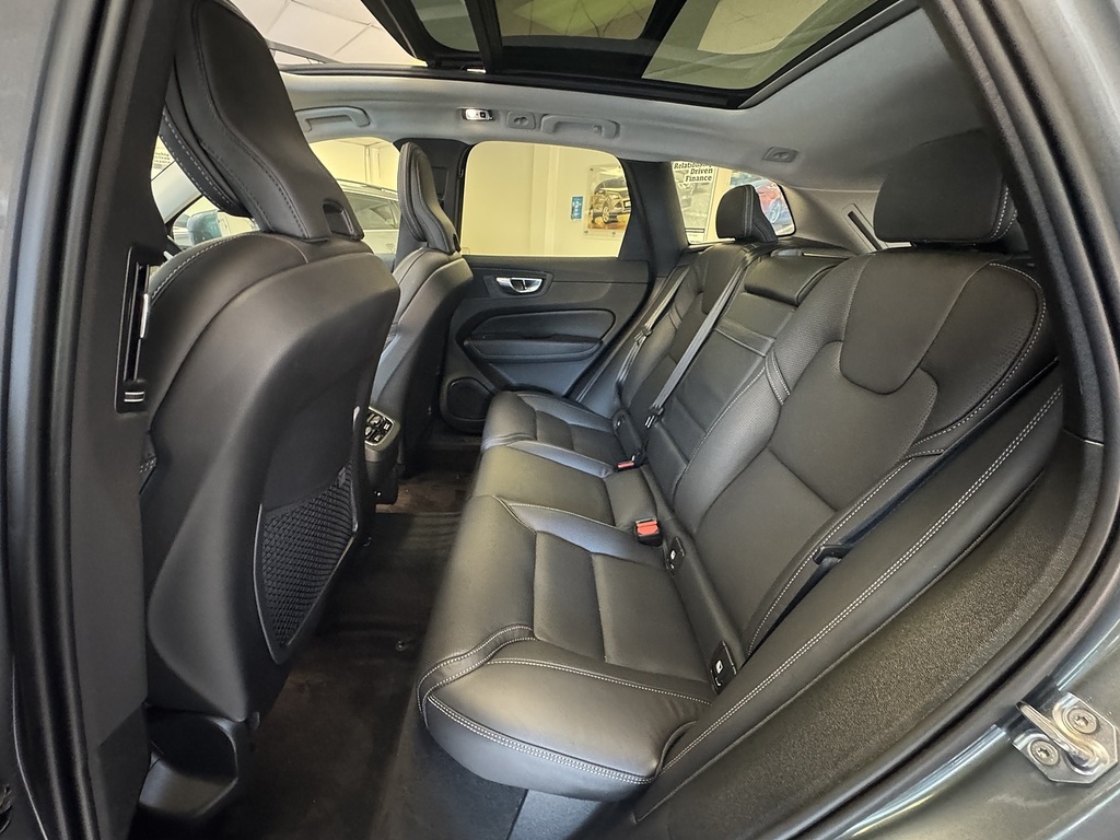 Volvo XC60 R-design Black #21