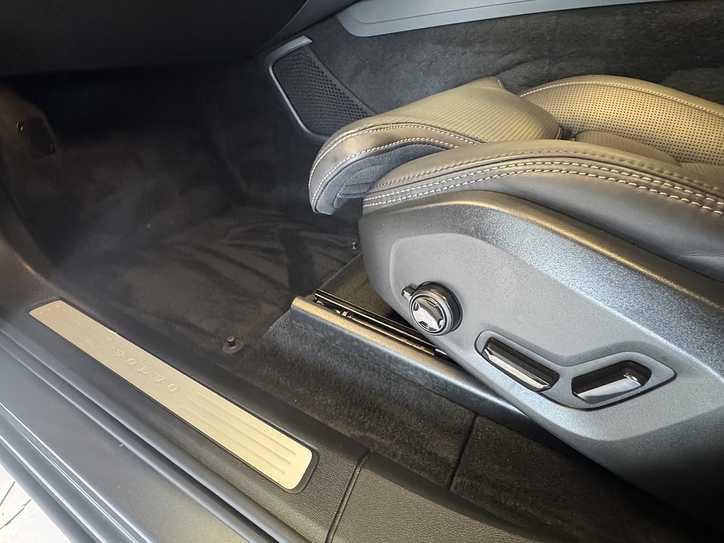 Volvo XC60 R-design Black #39
