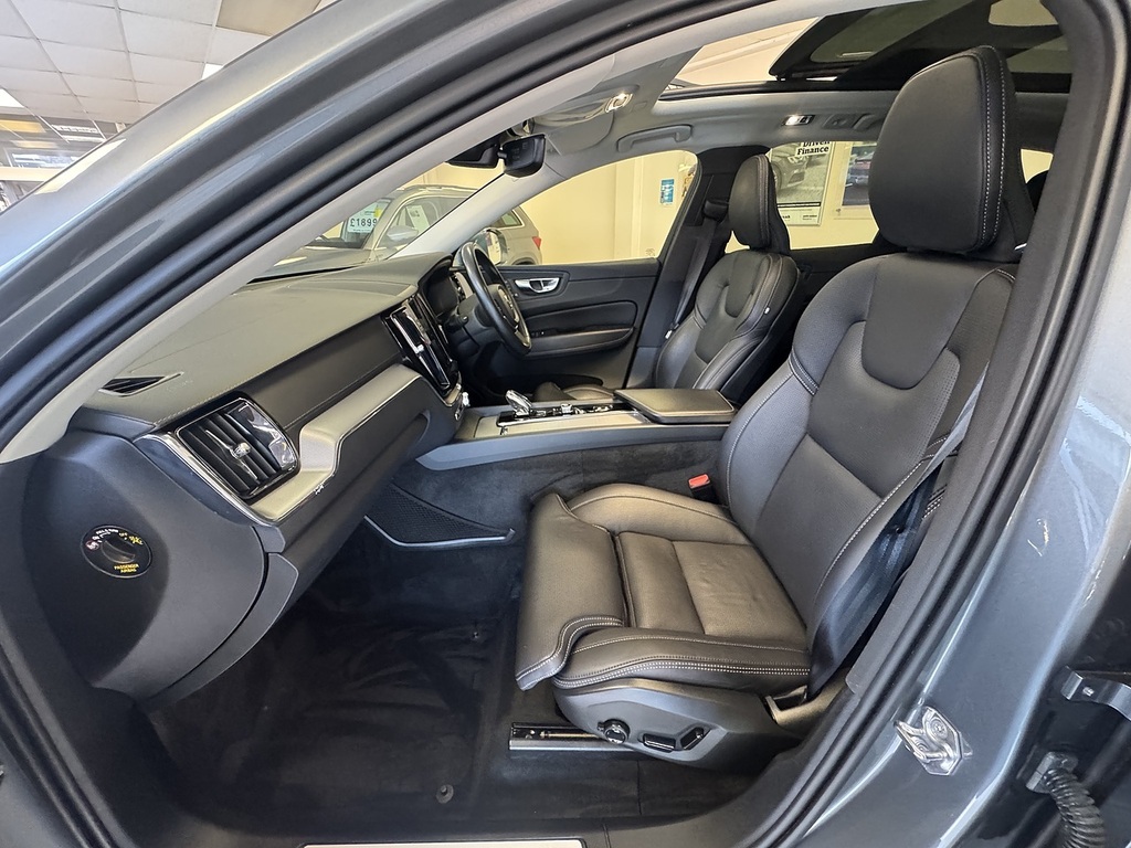Volvo XC60 R-design Black #18