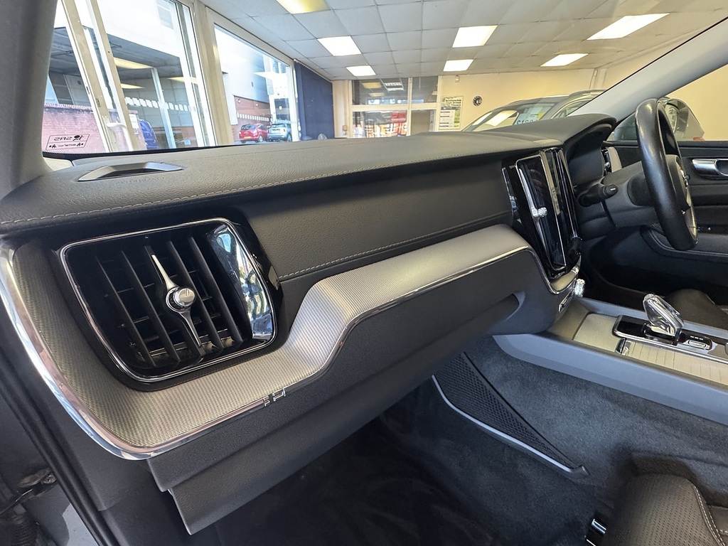 Volvo XC60 R-design Black #16