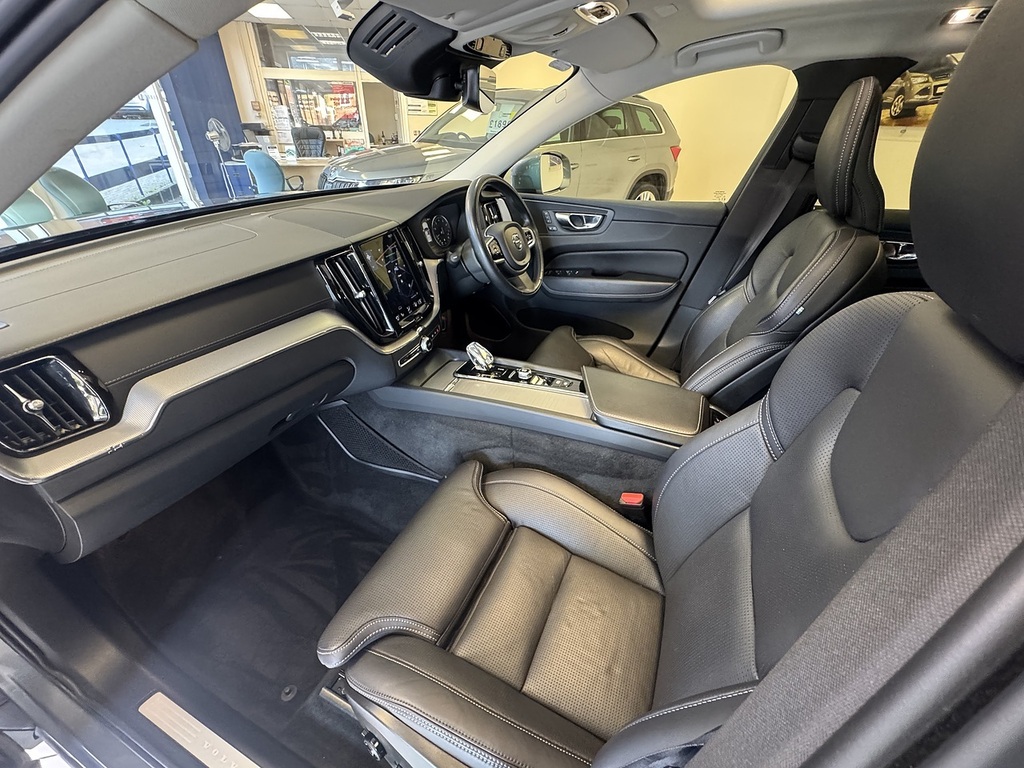 Volvo XC60 R-design Black #17