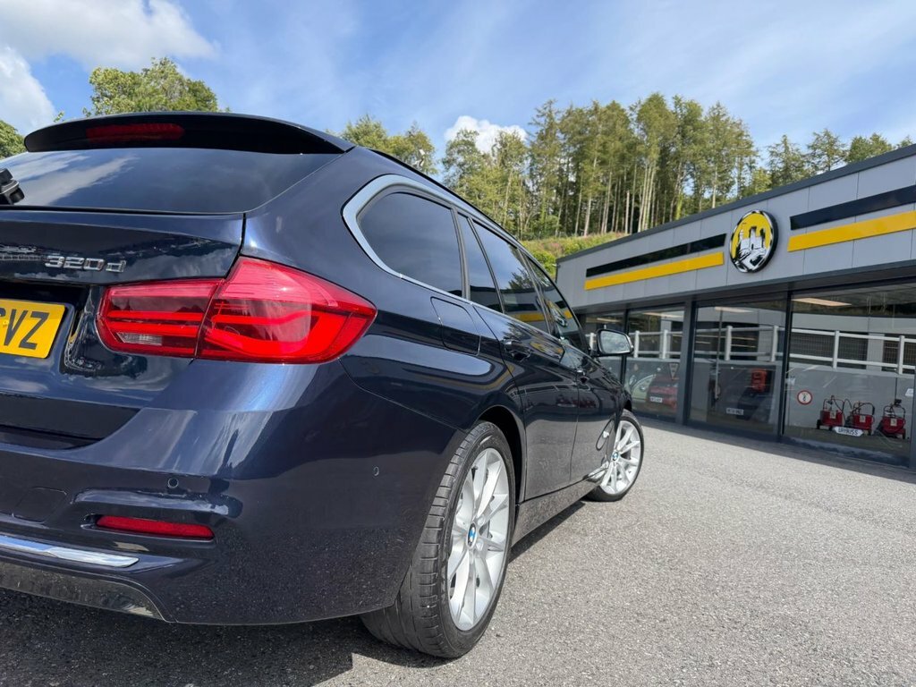 BMW 3 Series 320D Ed Plus White #23