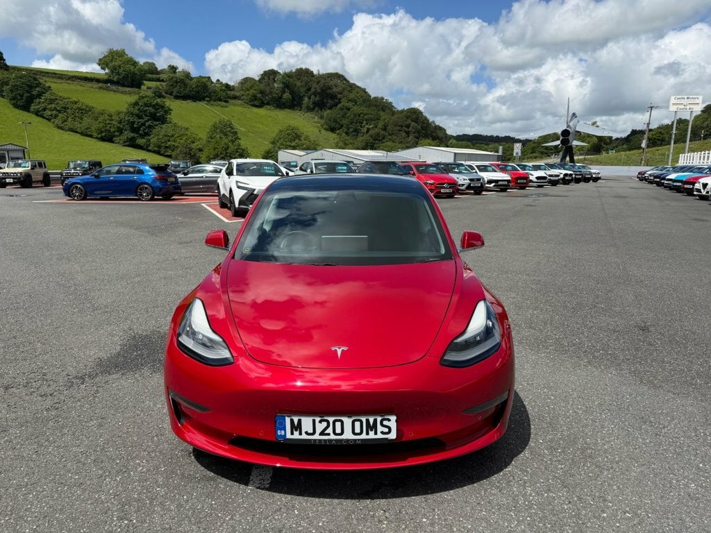 Tesla Model 3 Saloon Red