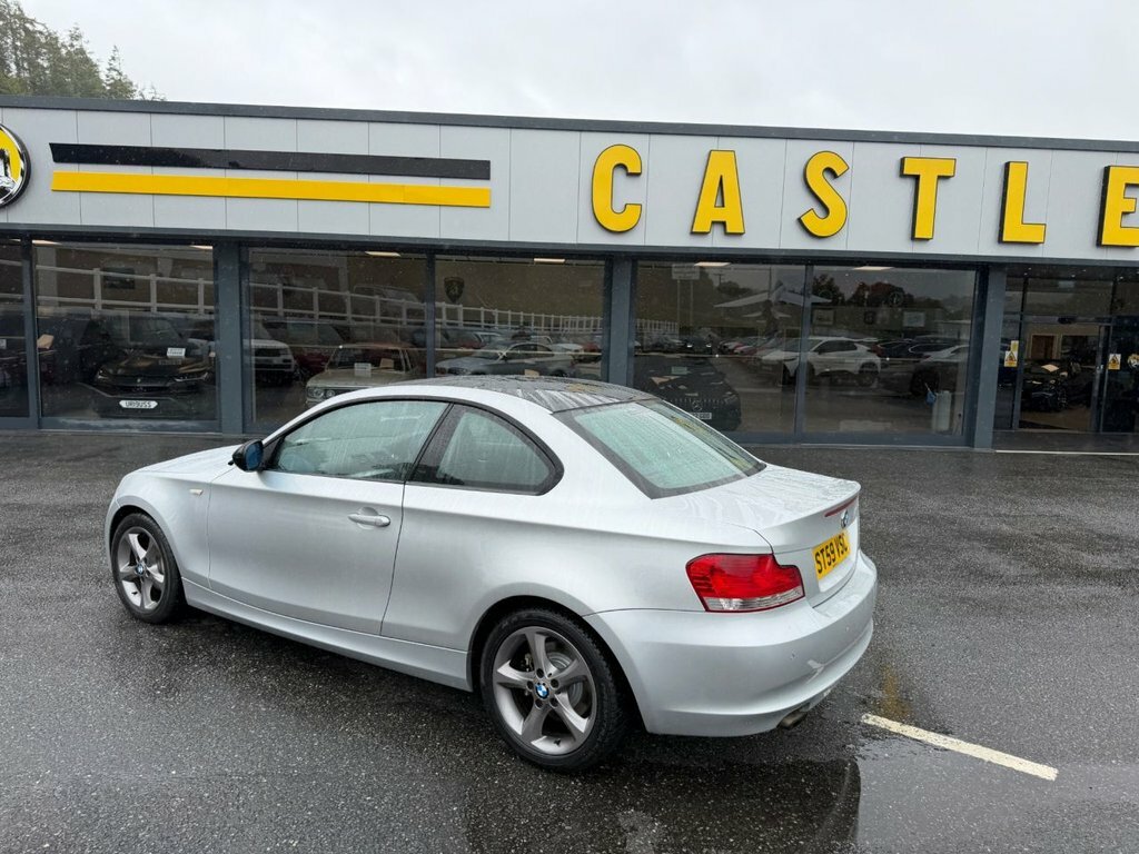 BMW 1 Series Hatchback White #4