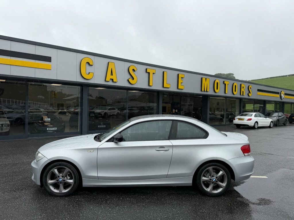 BMW 1 Series Hatchback White #3