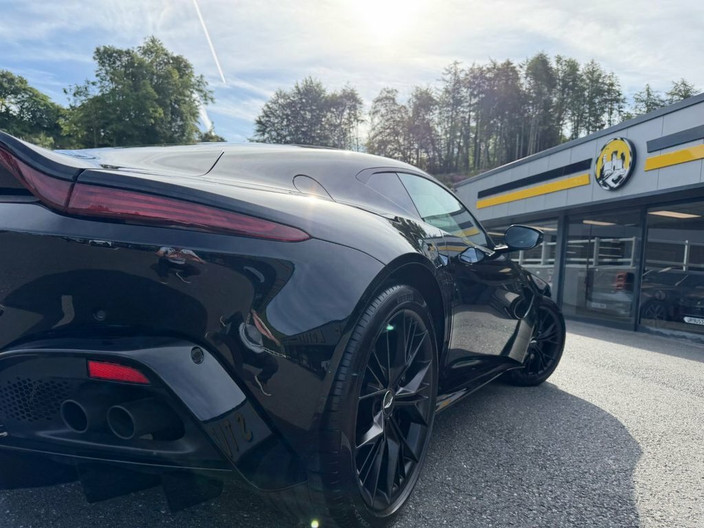 Aston Martin Vantage   #22