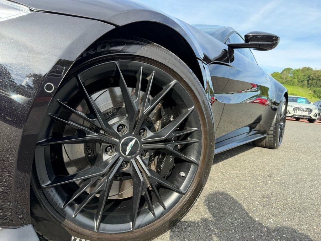 Aston Martin Vantage   #19