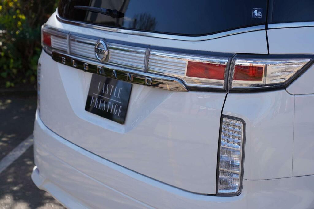 Nissan Elgrand Mpv 2.5 Highway Star Urban Chrome 7 Seats 201 IMP513 White #5
