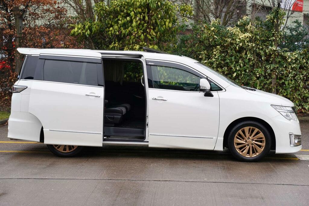 Nissan Elgrand Mpv 2.5 Rider Facelift 8 Seats 201515 White #3