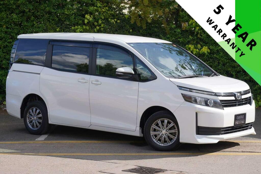 Toyota Voxy Mpv 2.0 X 4Wd 7 Seats 201616 White