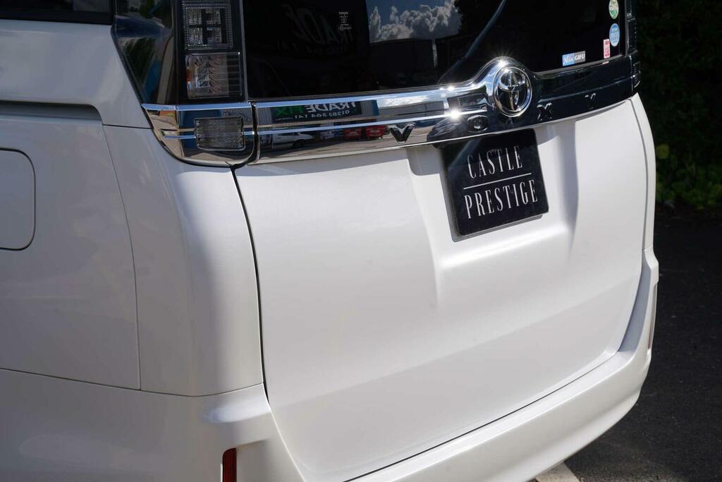 Toyota Voxy Mpv 2.0 X 4Wd 7 Seats 201616 White #6