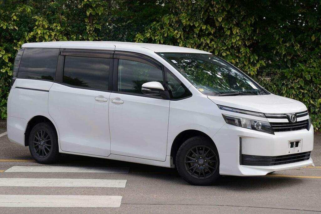 Toyota Voxy Mpv 2.0 X 7 Seats 201616 White