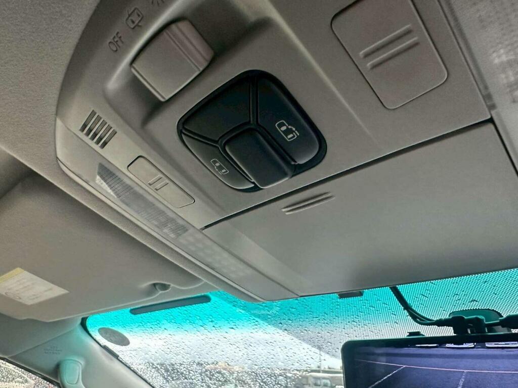 Toyota Vellfire Mpv White #20