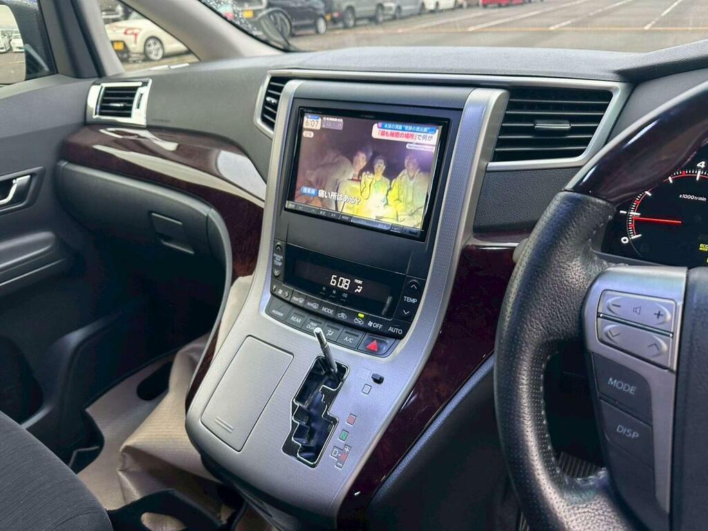 Toyota Vellfire Mpv White #15