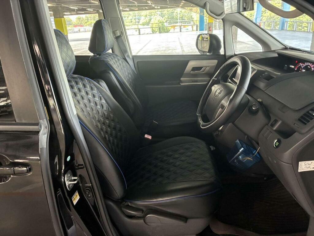 Toyota Voxy Zs Model 2.0I Silver #13