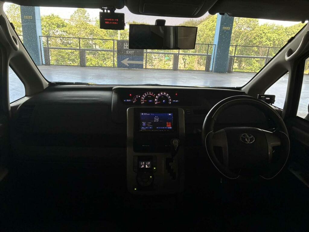 Toyota Voxy Zs Model 2.0I Silver #17