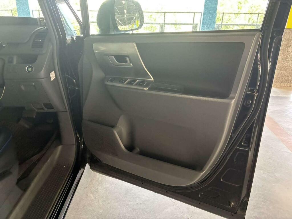 Toyota Voxy Zs Model 2.0I Silver #23
