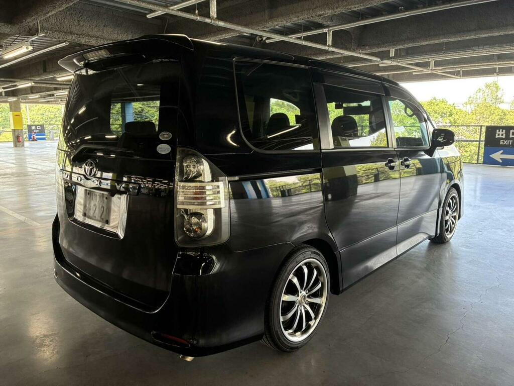 Toyota Voxy Mpv 2.0 Z 8 Seats 200959 Black #3