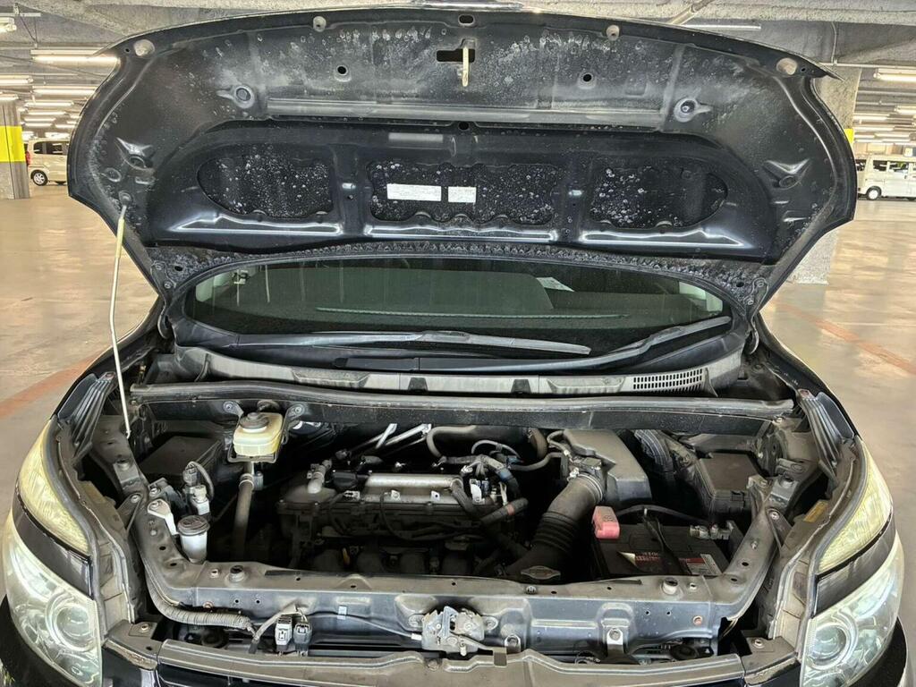 Toyota Voxy Zs Model 2.0I Silver #33