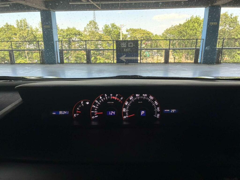 Toyota Voxy Zs Model 2.0I Silver #18