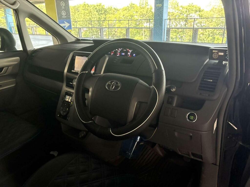 Toyota Voxy Zs Model 2.0I Silver #16