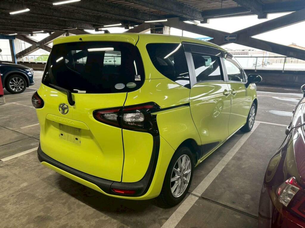 Toyota Sienta Suv 1.5 G 7 Seats 201515 Yellow #2