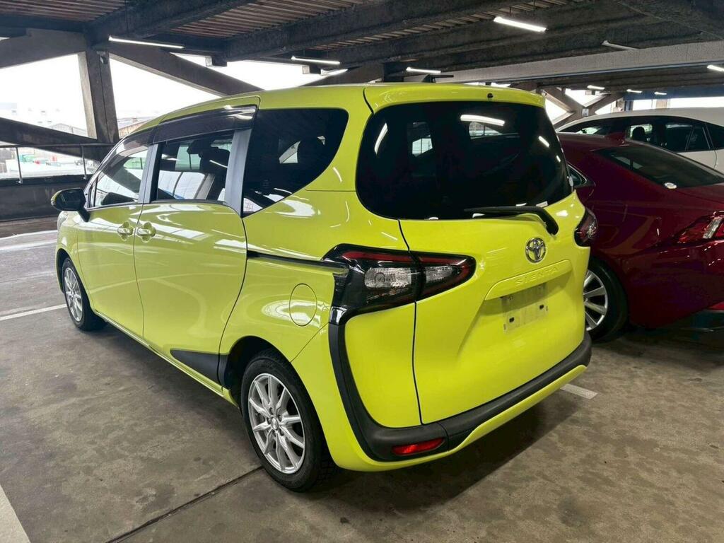 Toyota Sienta Suv 1.5 G 7 Seats 201515 Yellow #3