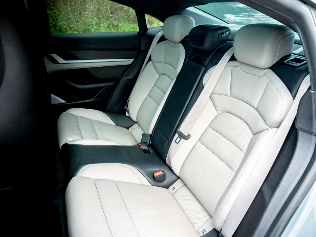 Porsche Taycan 4S 93Kwh Black #16