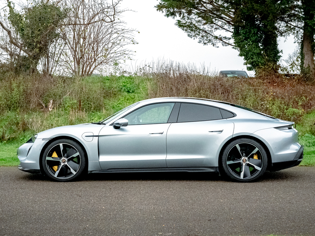 Porsche Taycan 4S 93Kwh Black #7