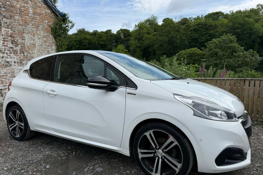 Peugeot 208 1.6 Bluehdi 100 Gt Line Non Start Stop Silver #1