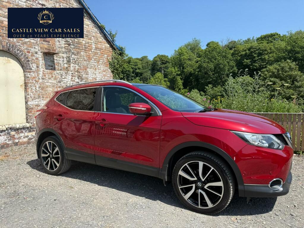 Nissan Qashqai Tekna Red