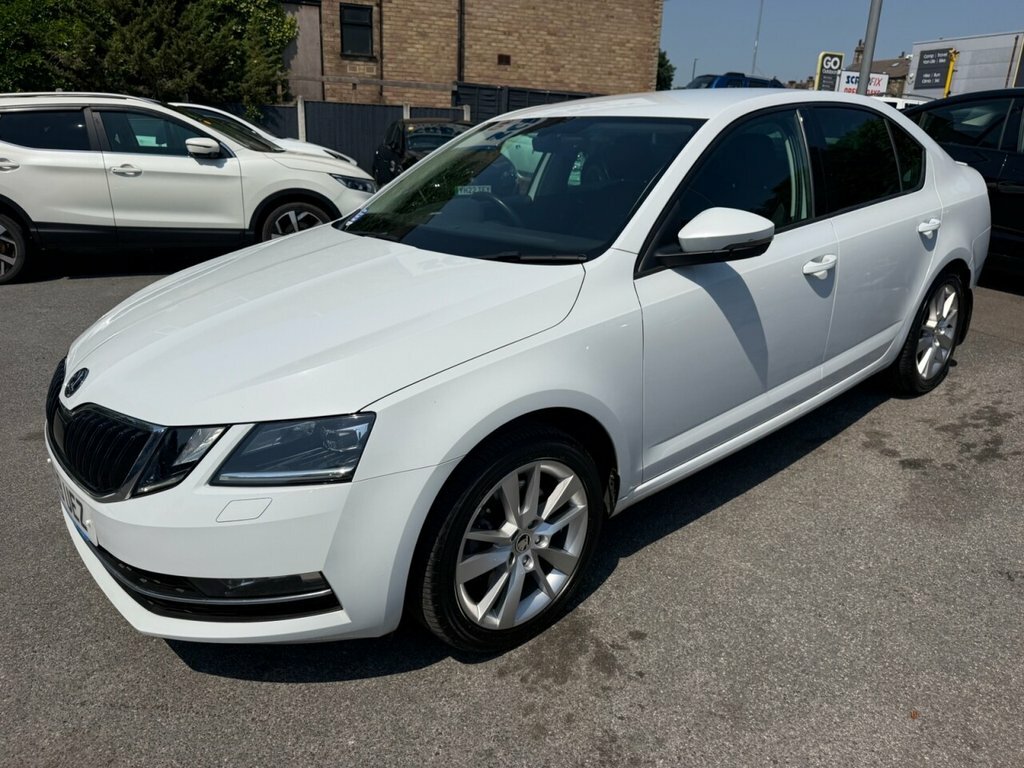 Skoda Octavia 2L Se L ME19UEZ White #5