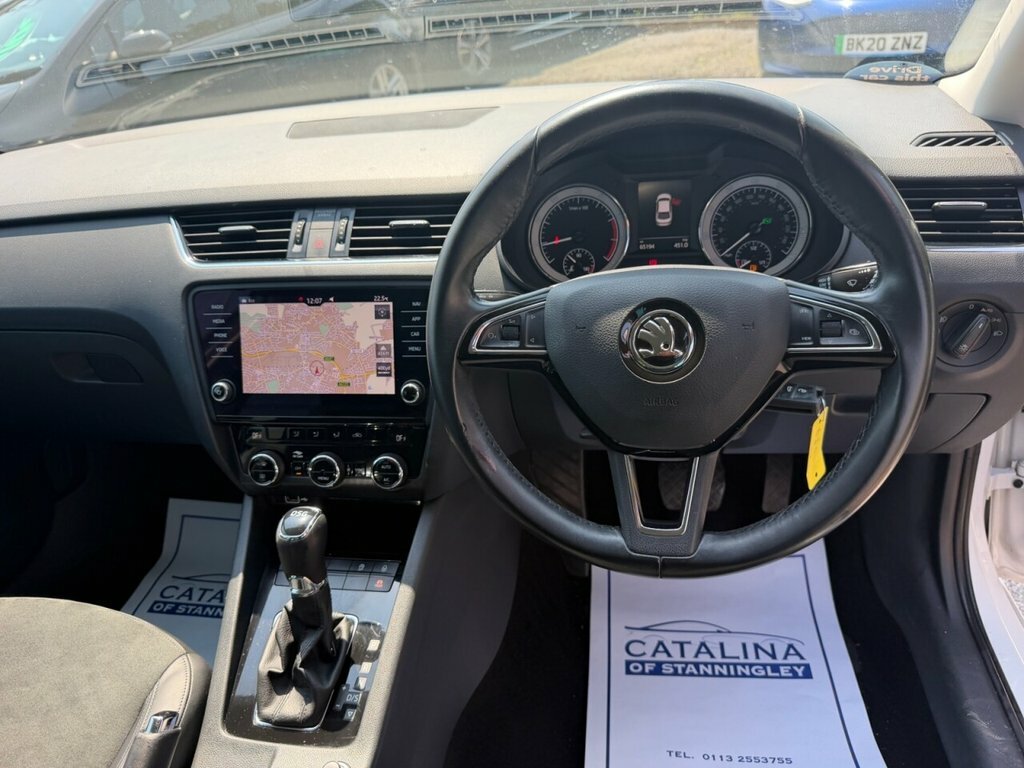 Skoda Octavia 2L Se L ME19UEZ White #4