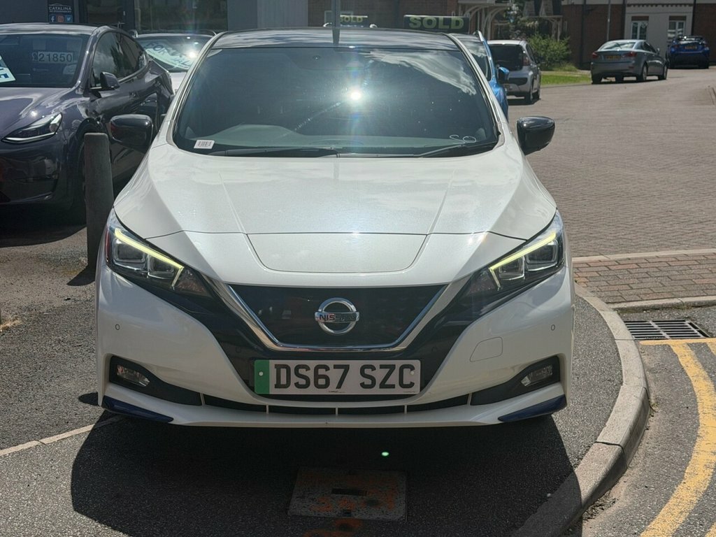 Nissan Leaf Hatchback White #2