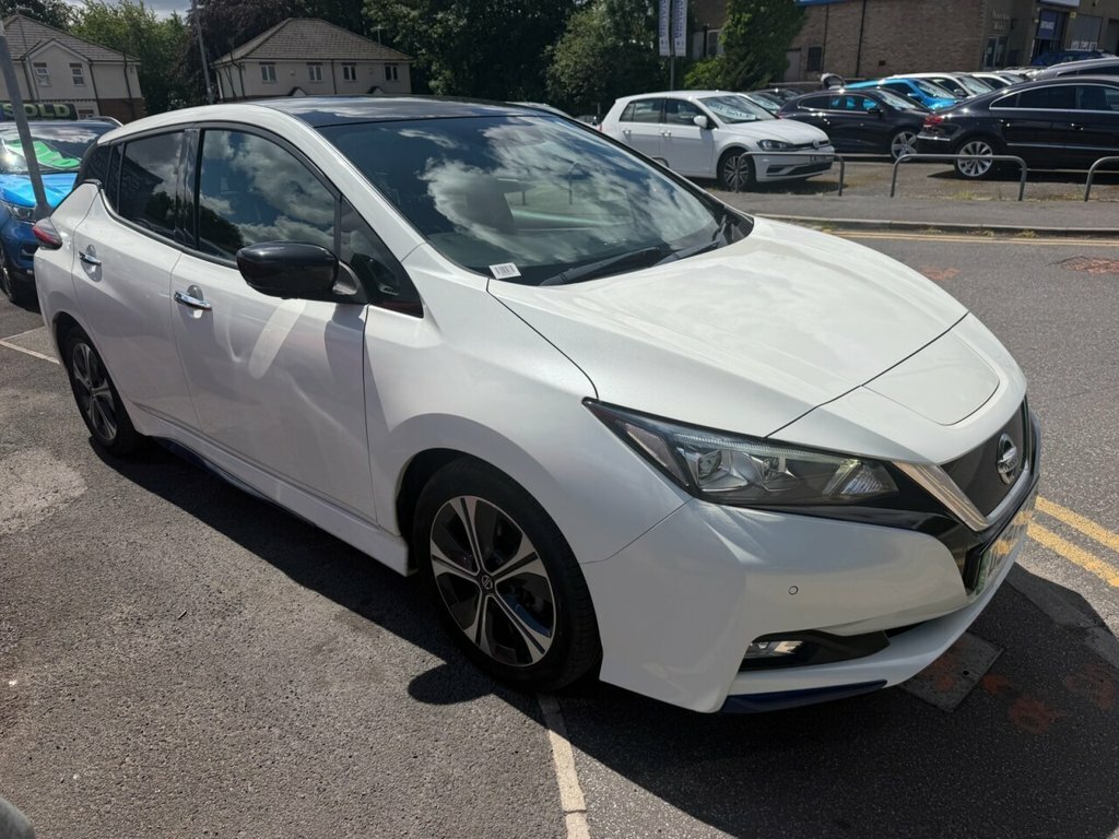 Nissan Leaf Hatchback White #3