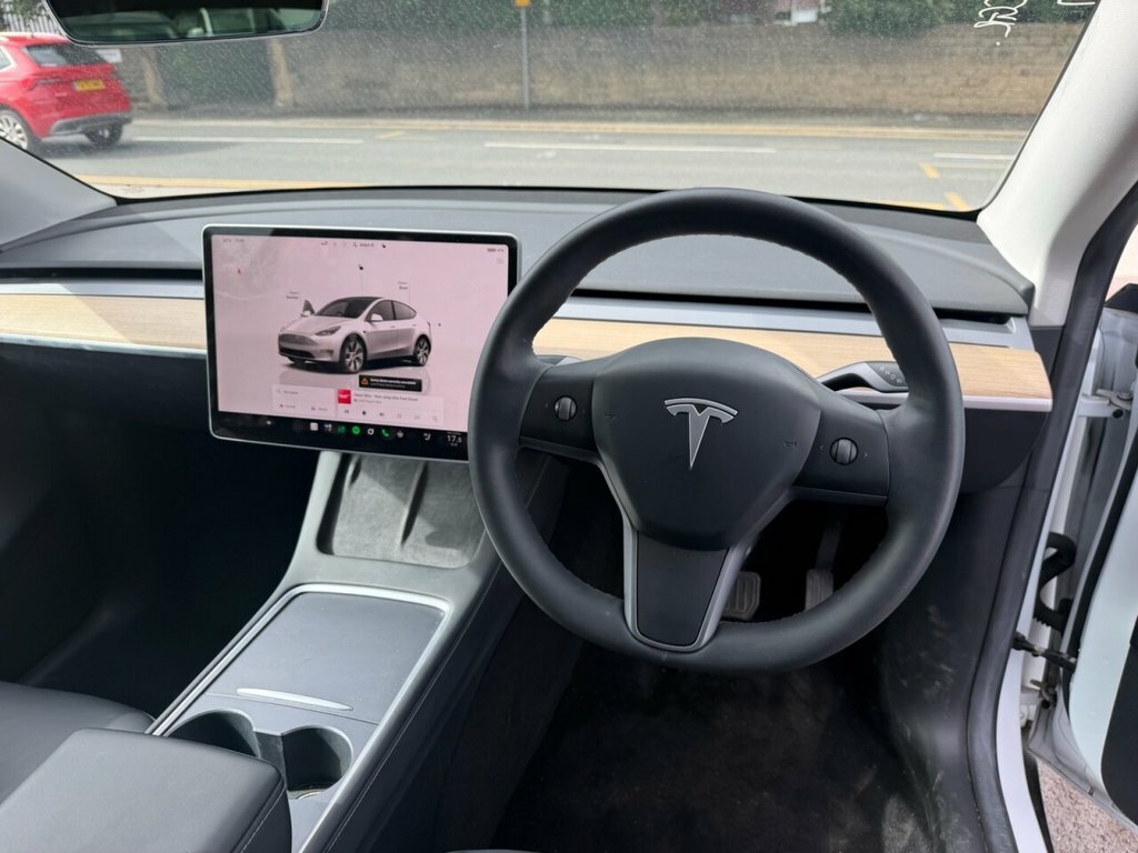 Tesla Model Y Suv MW72XPP White #4