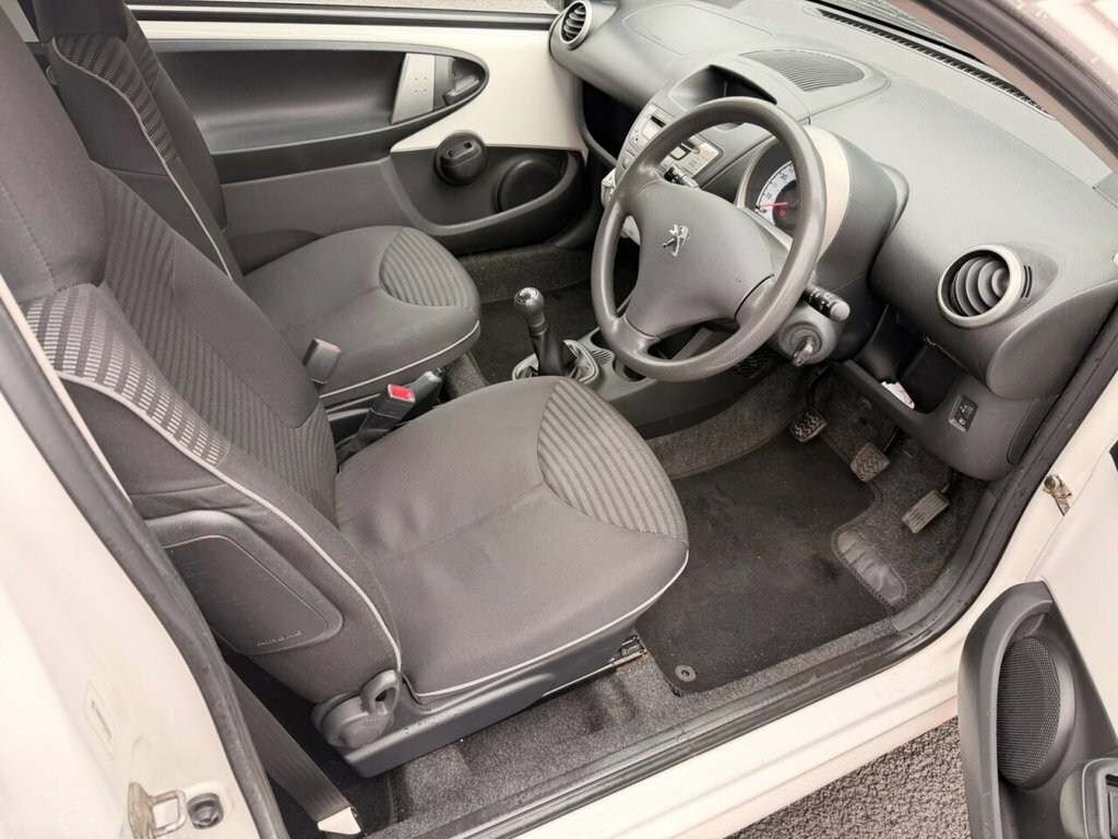 Peugeot 107 1.0 Active Silver #9
