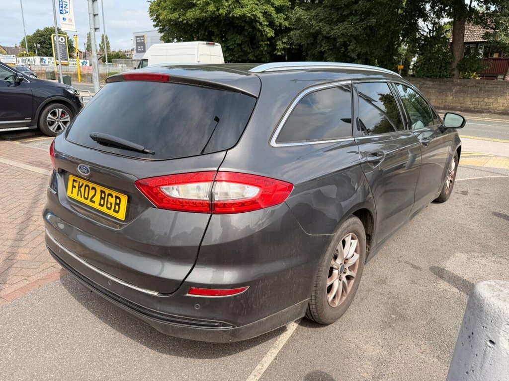 Ford Mondeo Estate White #8