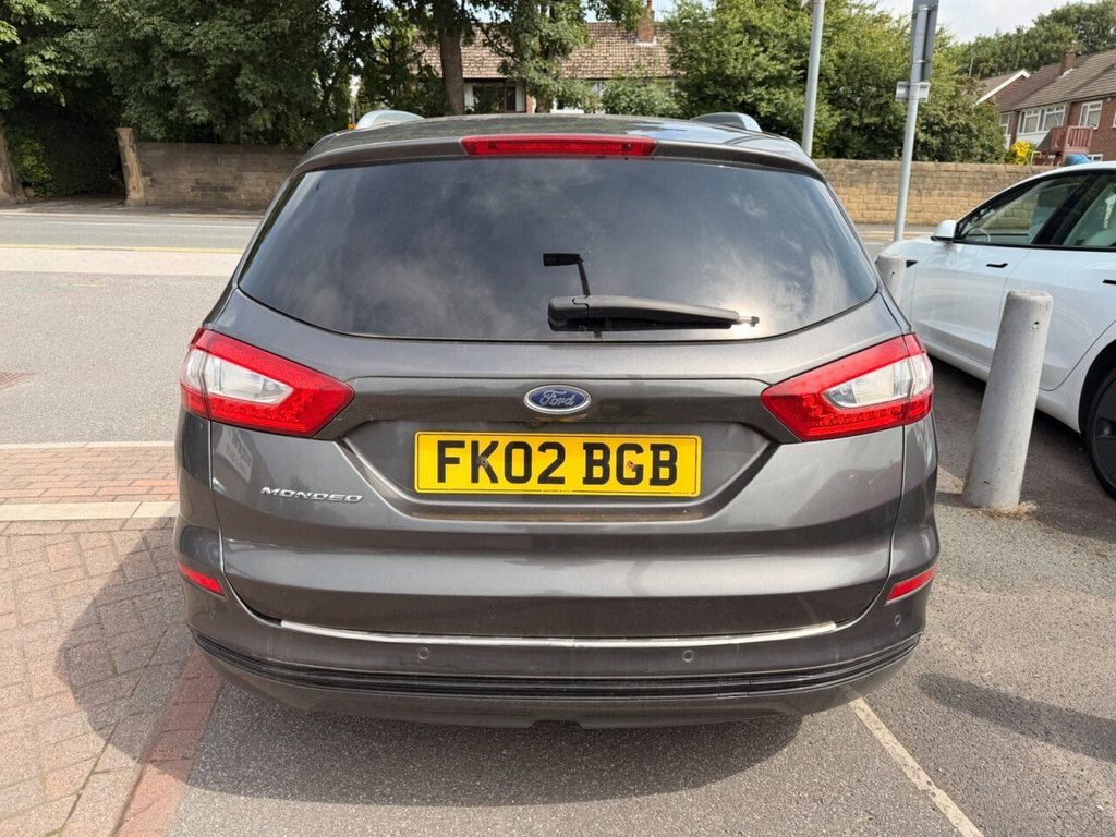 Ford Mondeo Estate White #7
