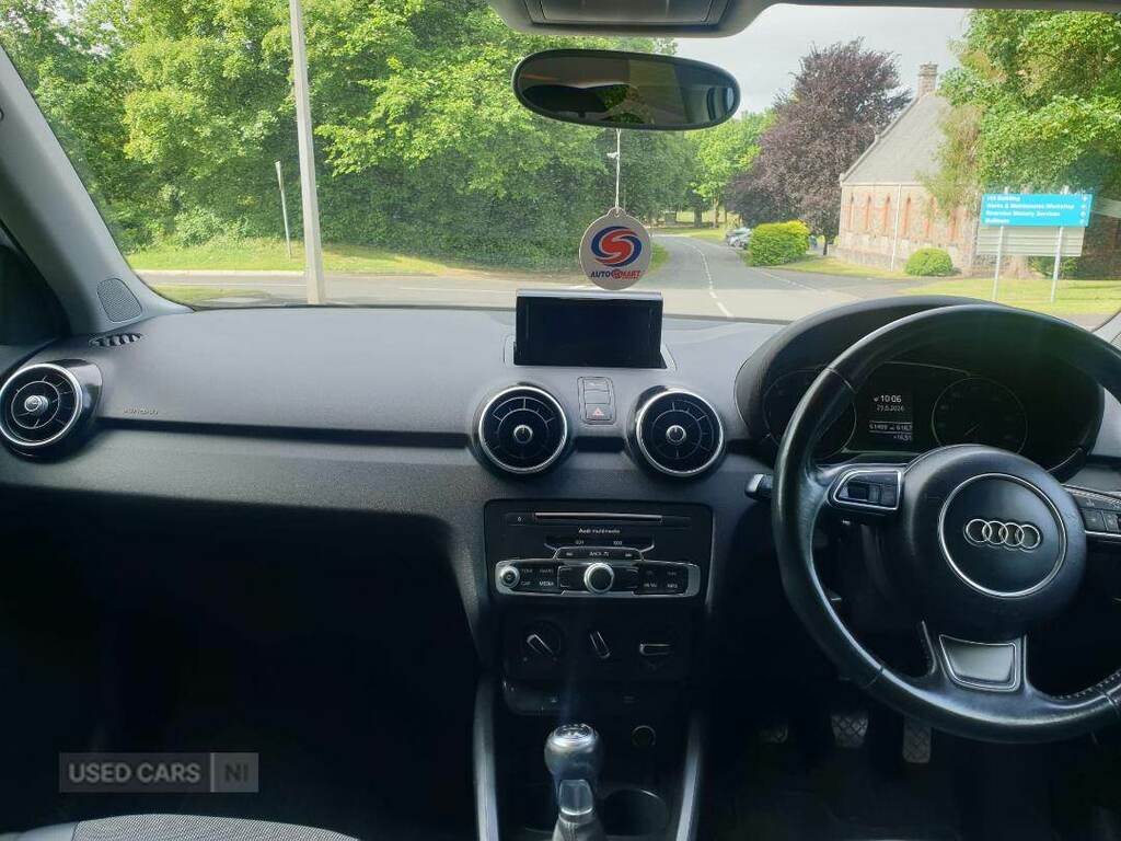 Audi A1 1.6 Tdi Sport SW17HGE White #3
