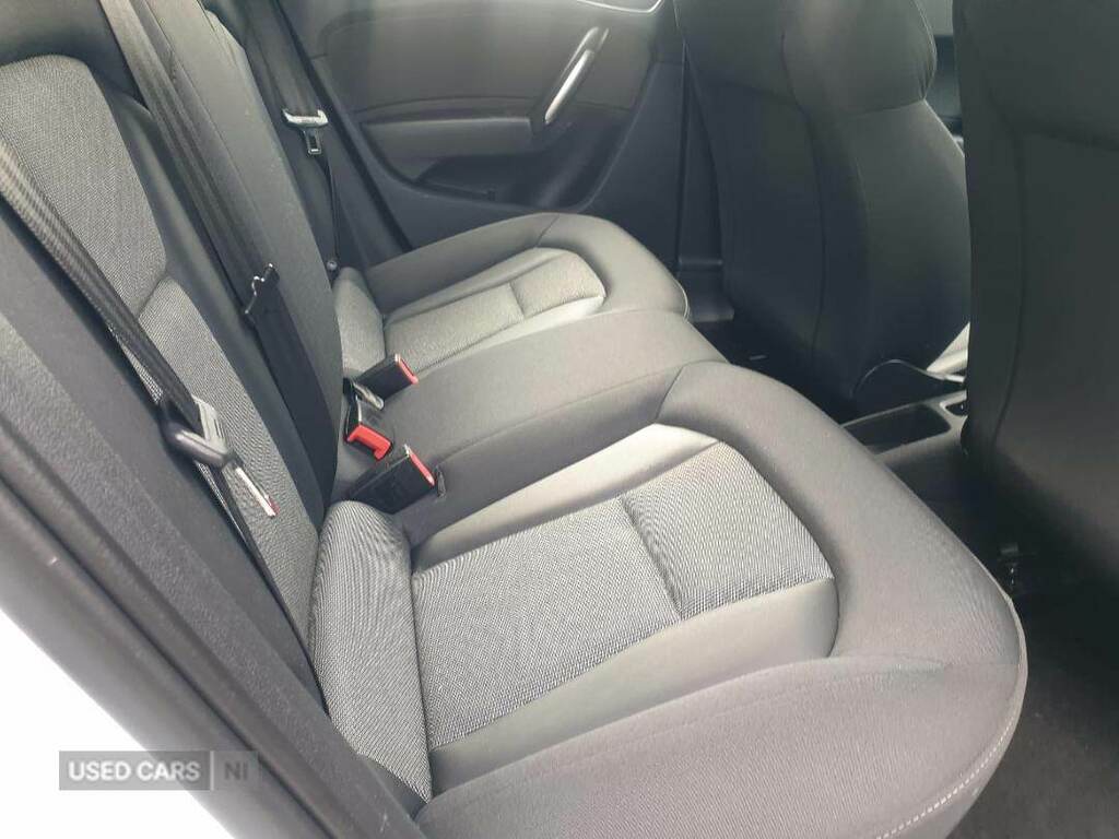 Audi A1 1.6 Tdi Sport SW17HGE White #4