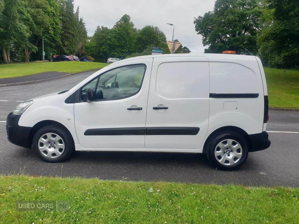 Peugeot Partner 850 1.6 Bluehdi 100 Professional Van Non Ss White #2