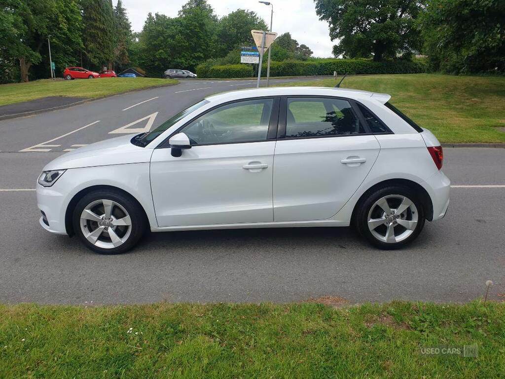 Audi A1 1.6 Tdi Sport SW17HGE White #2